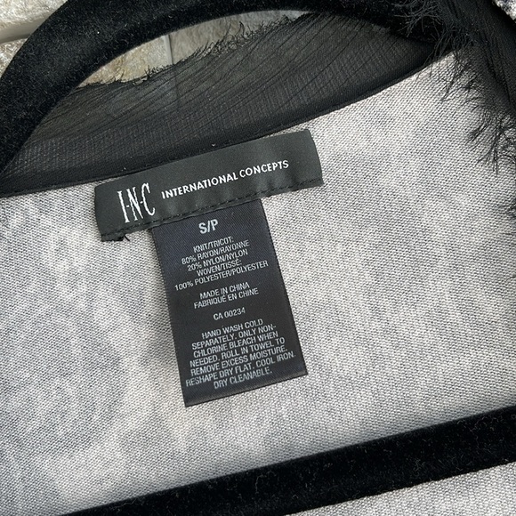 Shrug with sheer fringe - Picture 2 of 5